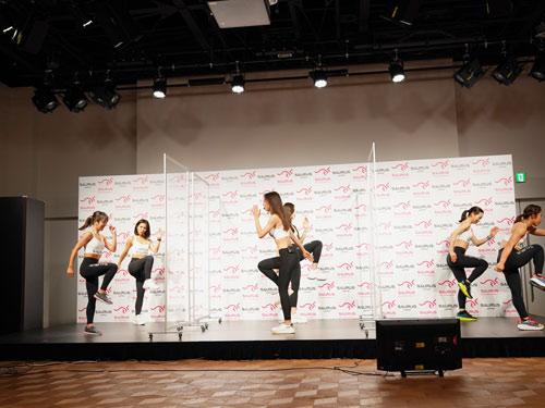 会場では6人のアンバサダーがトレーニングを実践